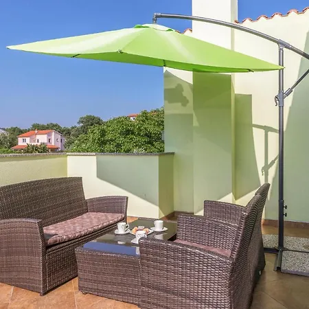 Awesome Home In Fazana Nyaraló *