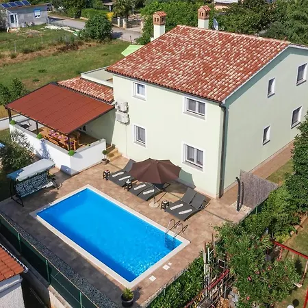 Amazing Home In Fazana With Kitchen Fazana