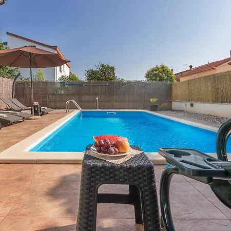 Awesome Home In Fazana * Fažana