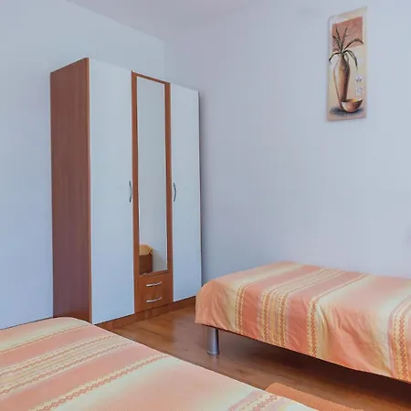 Awesome Home In Fazana Nyaraló
