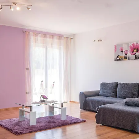 Awesome Home In Fazana Fažana