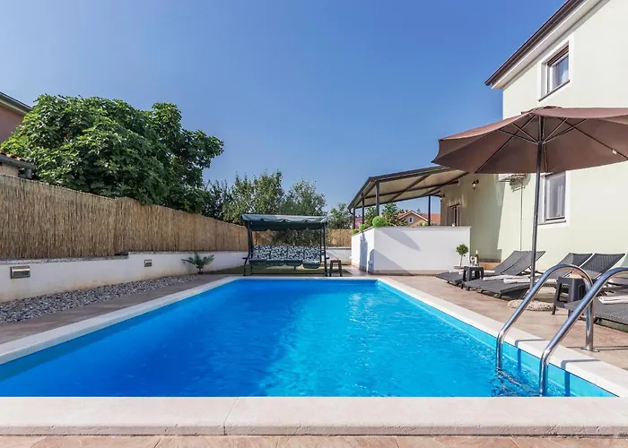 Pineta,ogranak Iii Iii Tatil Evi